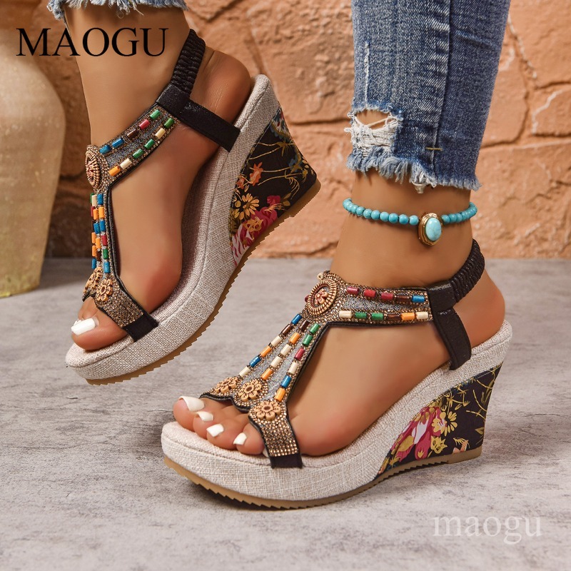 Ethnic Modern Fashion - Sandały na koturnie w stylu boho
