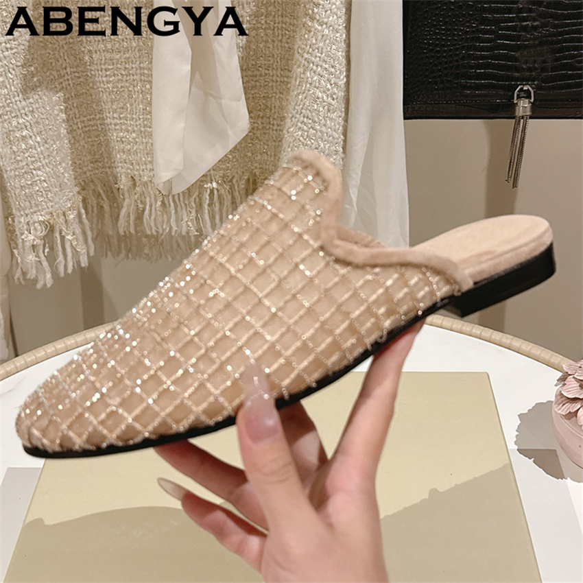 Błyszczące, koronkowe, siatecz – Ethnic Fashion In recenzja i cena