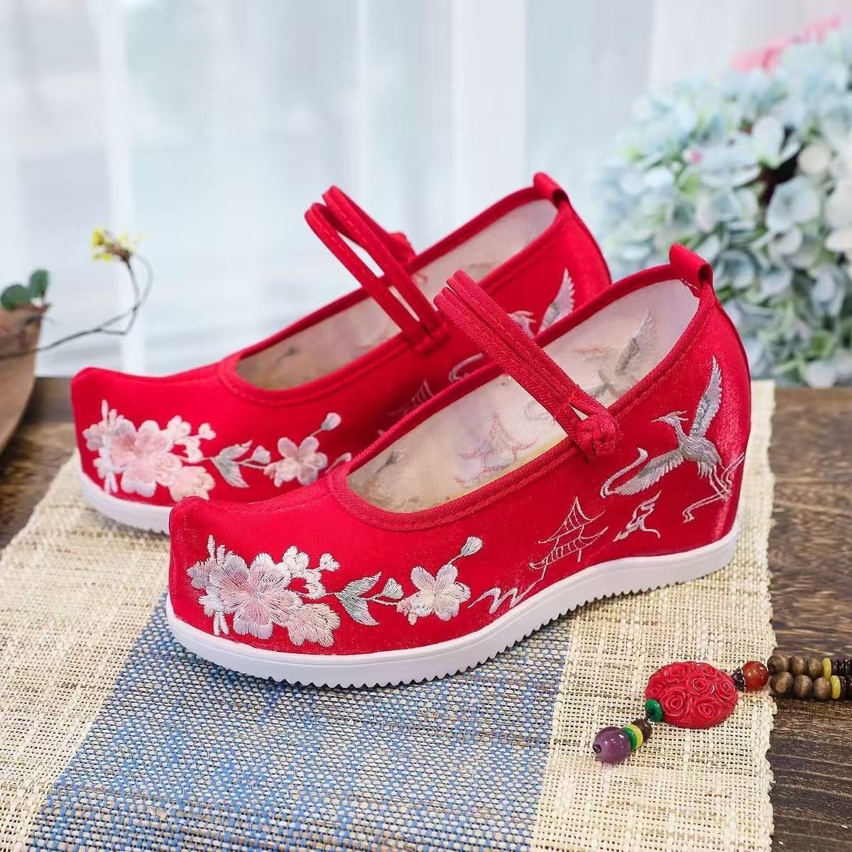 Damskie buty z haftem wewnątrz – Ethnic Style recenzja i cena