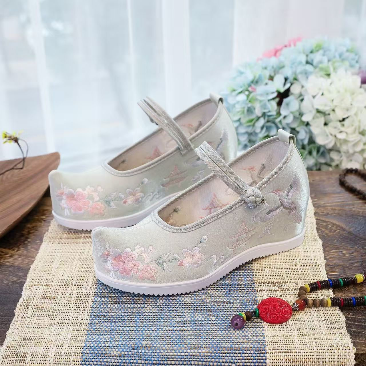 Damskie buty z haftem wewnątrz – Ethnic Style recenzja i cena