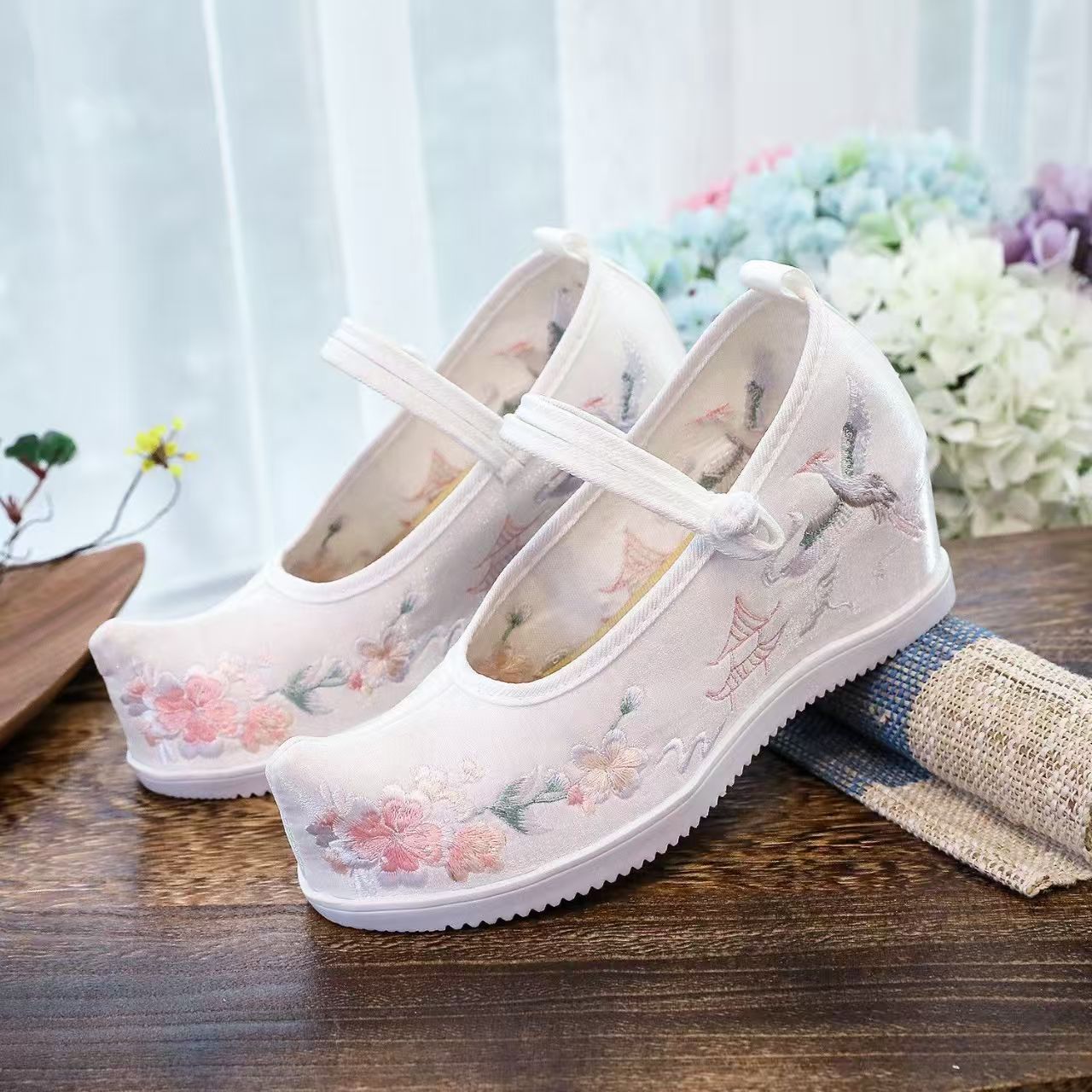 Damskie buty z haftem wewnątrz – Ethnic Style recenzja i cena