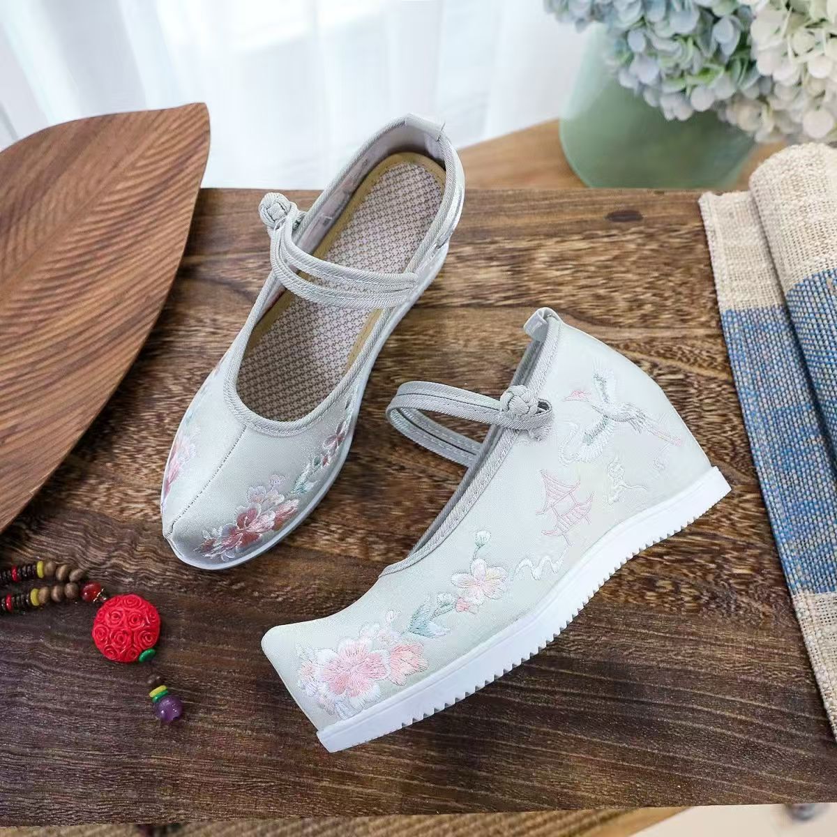 Damskie buty z haftem wewnątrz – Ethnic Style recenzja i cena