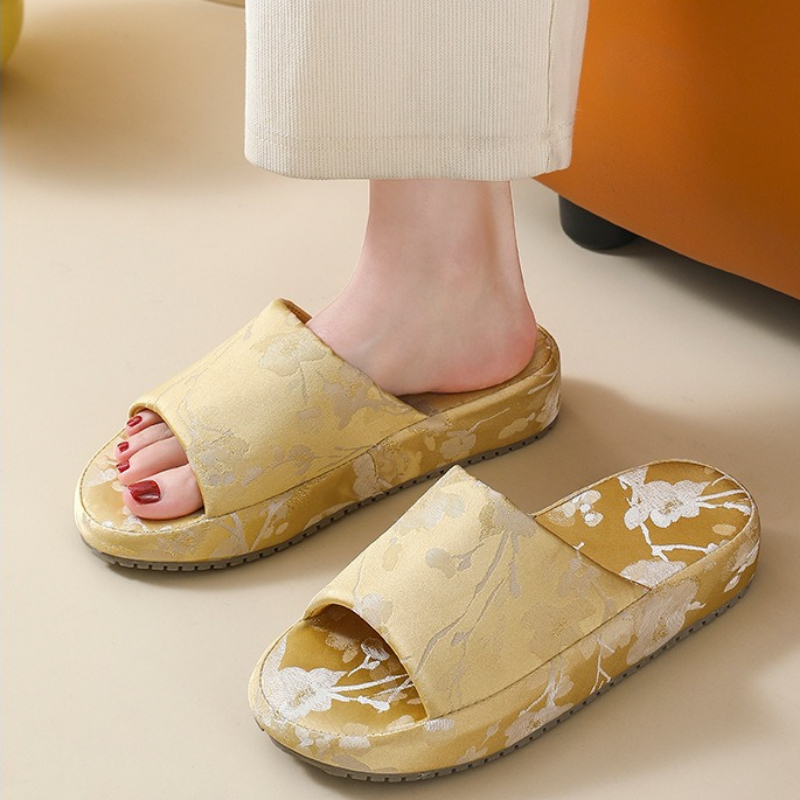 Damskie domowe kapcie na platf – Ethnic Style recenzja i cena